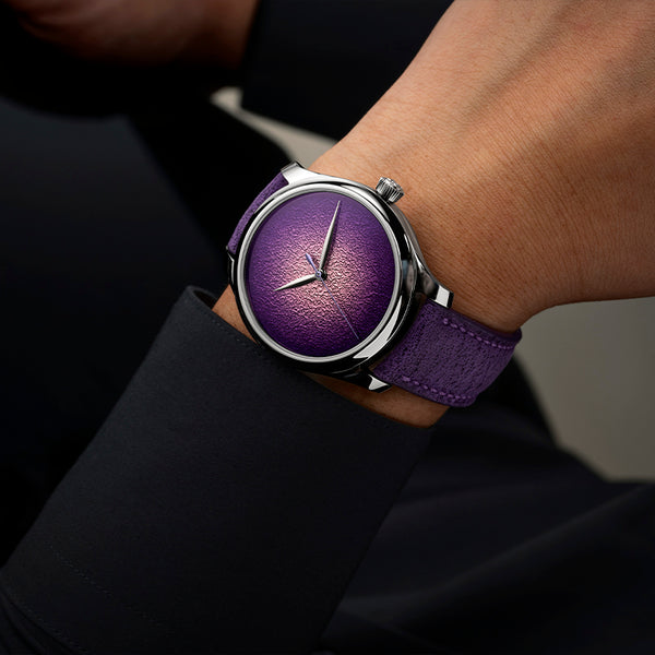 H. MOSER & CIE. ENDEAVOUR CENTRE SECONDS CONCEPT PURPLE ENAMEL (Image 4)