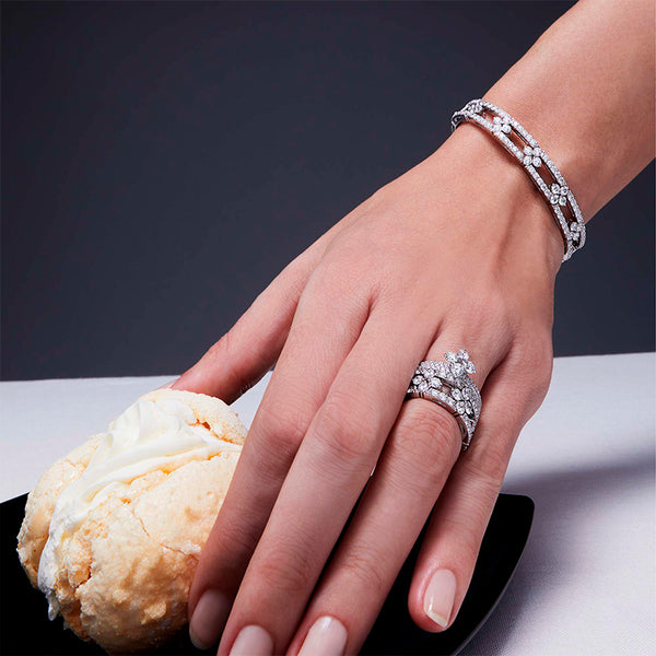 ROBERTO COIN 'LOVE IN VERONA' 18CT WHITE GOLD DIAMOND BANGLE (Image 4)