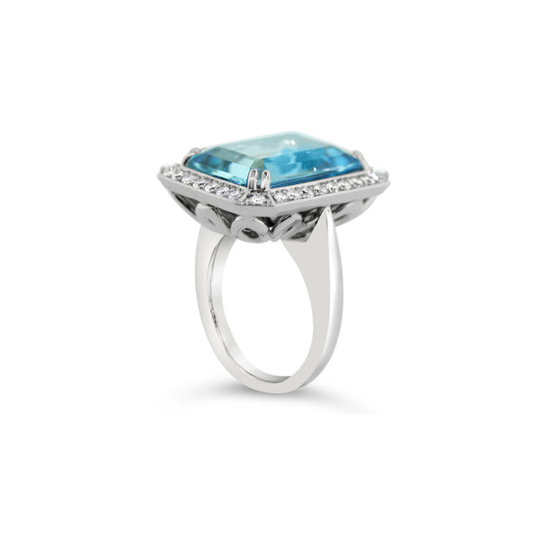 18CT WHITE GOLD EMERALD CUT AQUAMARINE AND DIAMOND RING (Image 4)