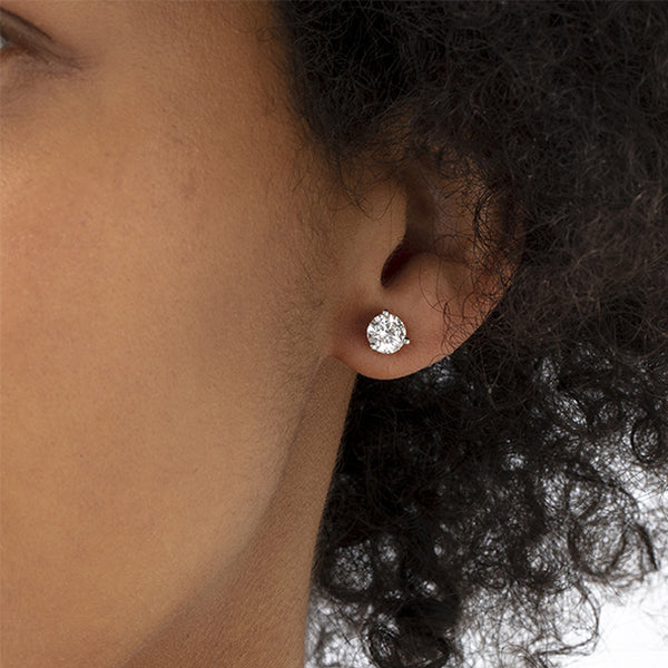 HEARTS ON FIRE 18CT WHITE GOLD THREE PRONG 1.425CT DIAMOND STUD EARRINGS (Image 3)