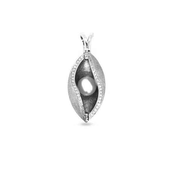 JORG HEINZ 18CT WHITE GOLD PEARL AND DIAMOND 'MAGIC PENDANT' (Image 2)
