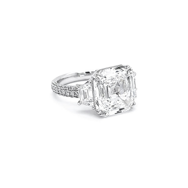 8.01CT ASSCHER CUT, TRAPEZOID AND ROUND BRILLIANT CUT DIAMOND RING IN PLATINUM (Image 4)