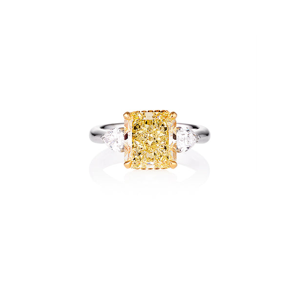 18CT WHITE GOLD AND 18CT YELLOW GOLD 4.14CT FANCY YELLOW RADIANT CUT DIAMOND RING WITH YELLOW AND WHITE DIAMONDS (Image 2)