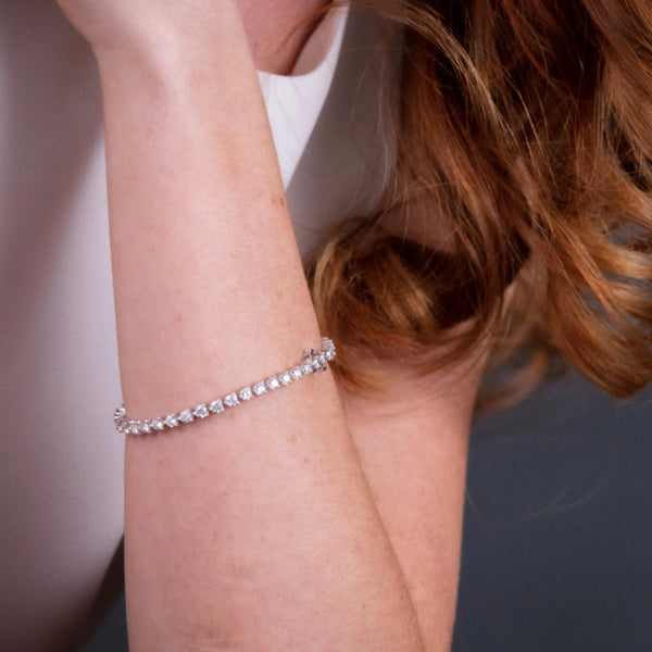 HEARTS ON FIRE TEMPTATION THREE-PRONG DIAMOND LINE BRACELET (Image 3)