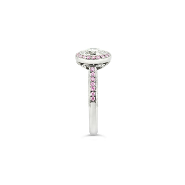 ARGYLE PINK DIAMOND AND DIAMOND "GRACE" RING SET IN PLATINUM (Image 4)