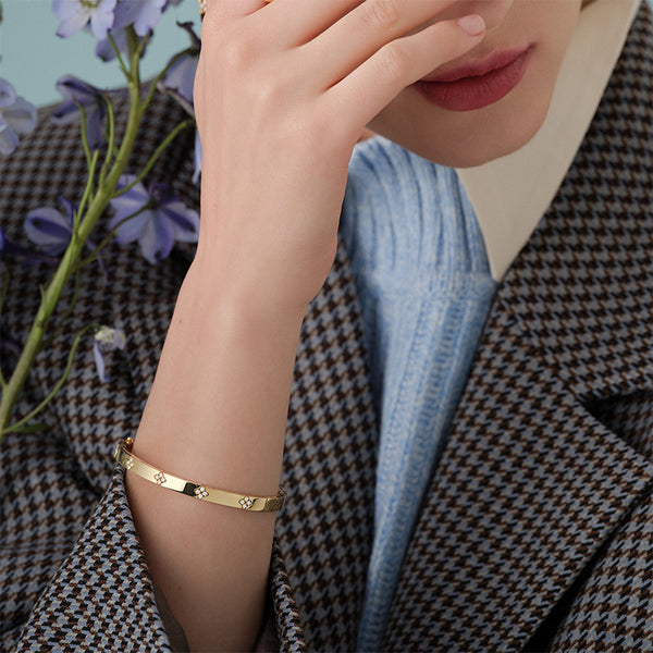 ROBERTO COIN 'LOVE IN VERONA' 18CT YELLOW GOLD DIAMOND BANGLE (Image 3)