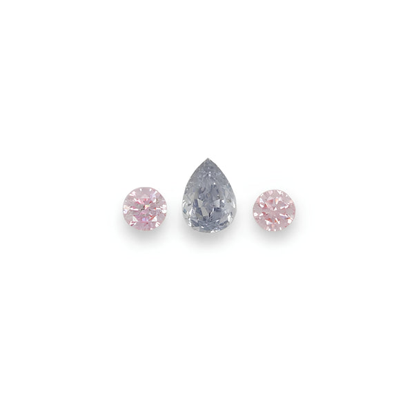 0.19CT = 3 X FANCY PINK-FANCY GREY BLUE/SI1 PEARSHAPED/ROUND BRILLIANT CUT ARGYLE PINK DIAMONDS - IGI COLLECTORS EDITION (Image 1)