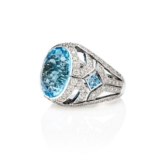 18CT WHITE GOLD BLUE TOPAZ AND DIAMOND COCKTAIL RING (Image 3)