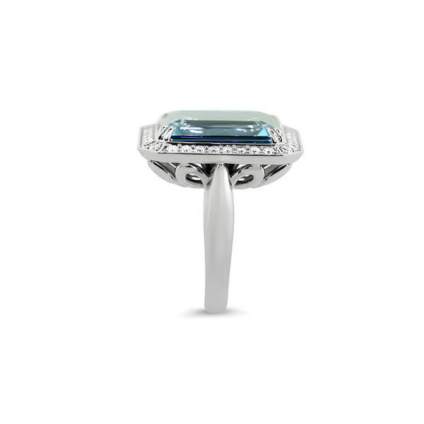 18CT WHITE GOLD EMERALD CUT AQUAMARINE AND DIAMOND RING (Image 3)