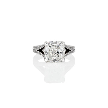 5.01CT CUSHION CUT DIAMOND RING IN PLATINUM