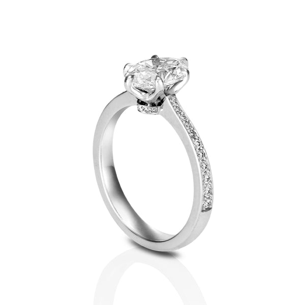 PLATINUM 1.51CT OVAL DIAMOND RING (Image 2)