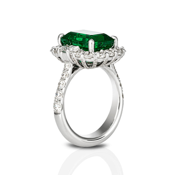 18CT WHITE GOLD 5.15CT ZAMBIAN EMERALD & DIAMOND RING (Image 4)