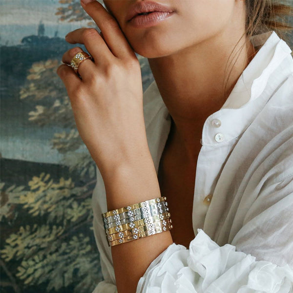 ROBERTO COIN LOVE IN VERONA 18CT YELLOW GOLD & DIAMOND BANGLE (Image 2)