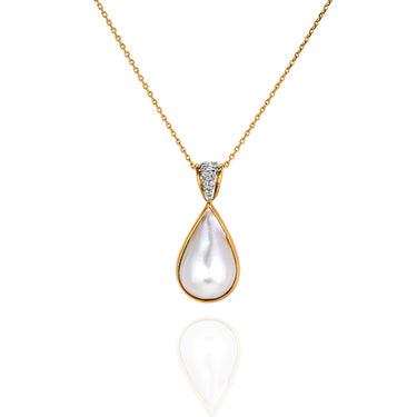 18CT YELLOW GOLD AND WHITE GOLD MABE PEARL AND DIAMOND PENDANT