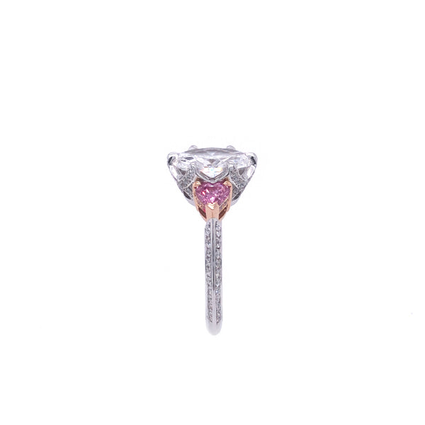 2.02CT OVAL CUT DIAMOND RING WITH HEART SHAPED ARGYLE PINK DIAMONDS (Image 4)