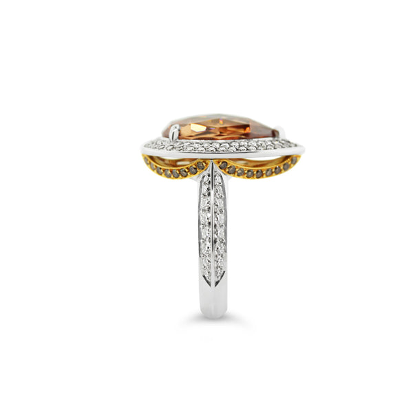 18CT WHITE AND YELLOW GOLD PEARSHAPED BROWN ZIRCON AND DIAMOND DRESS RING (Image 3)