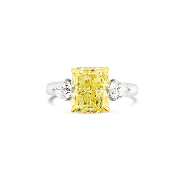 4.02CT RADIANT CUT FANCY YELLOW AND PEAR CUT WHITE DIAMOND RING (Image 1)