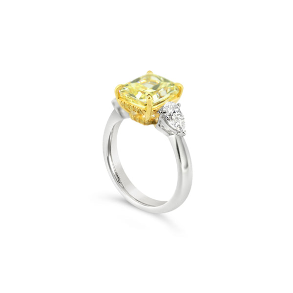 4.02CT RADIANT CUT FANCY YELLOW AND PEAR CUT WHITE DIAMOND RING (Image 2)