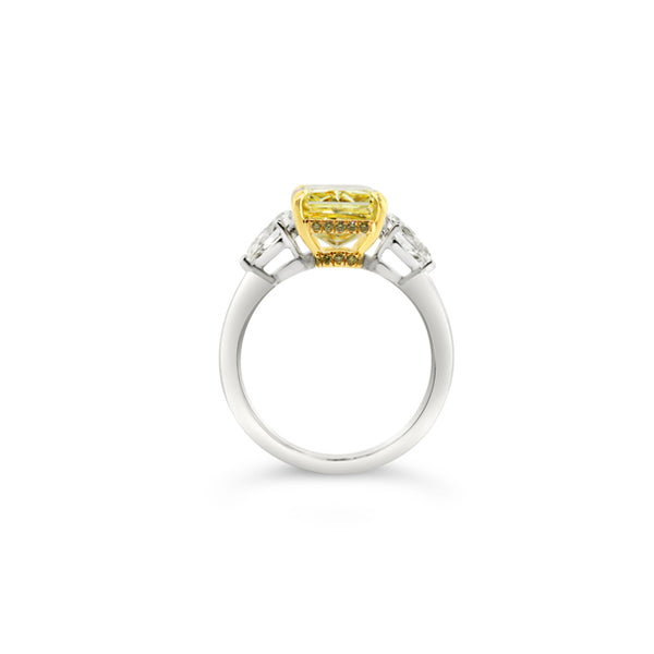 4.02CT RADIANT CUT FANCY YELLOW AND PEAR CUT WHITE DIAMOND RING (Image 3)